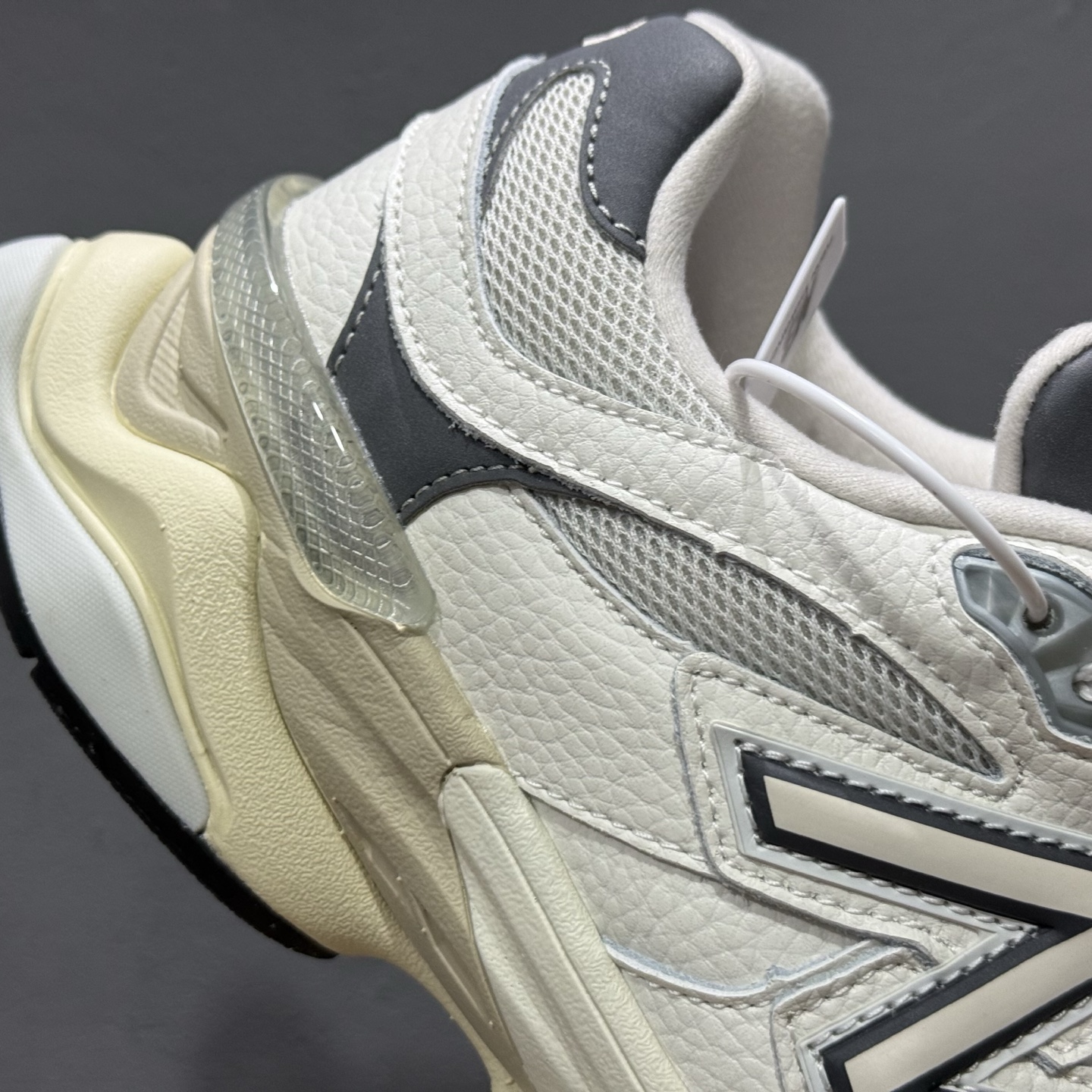 ￥240 纯原 New Balance NB9060 联名款 复古休闲运动慢跑鞋 U9060AGA