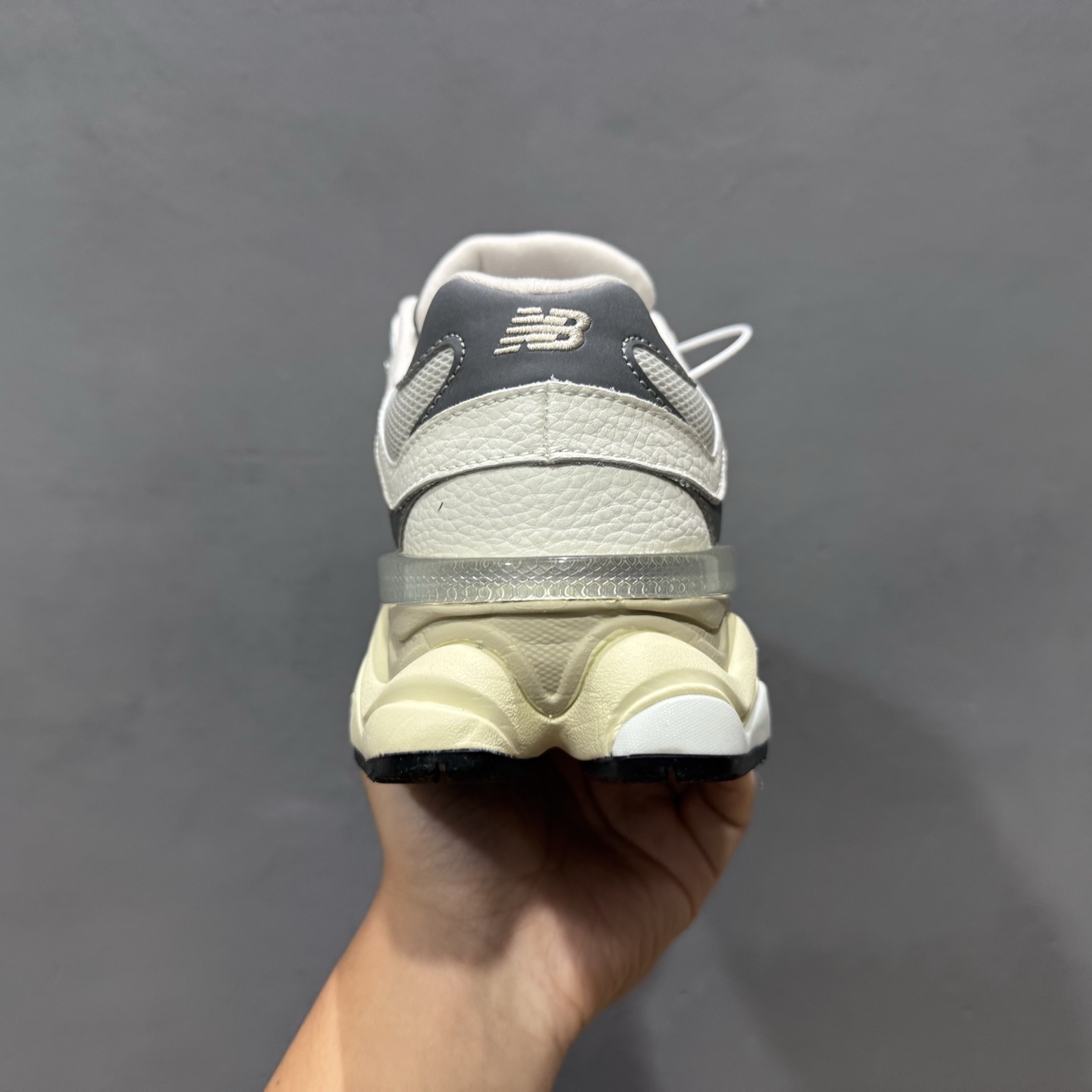 ￥240 纯原 New Balance NB9060 联名款 复古休闲运动慢跑鞋 U9060AGA