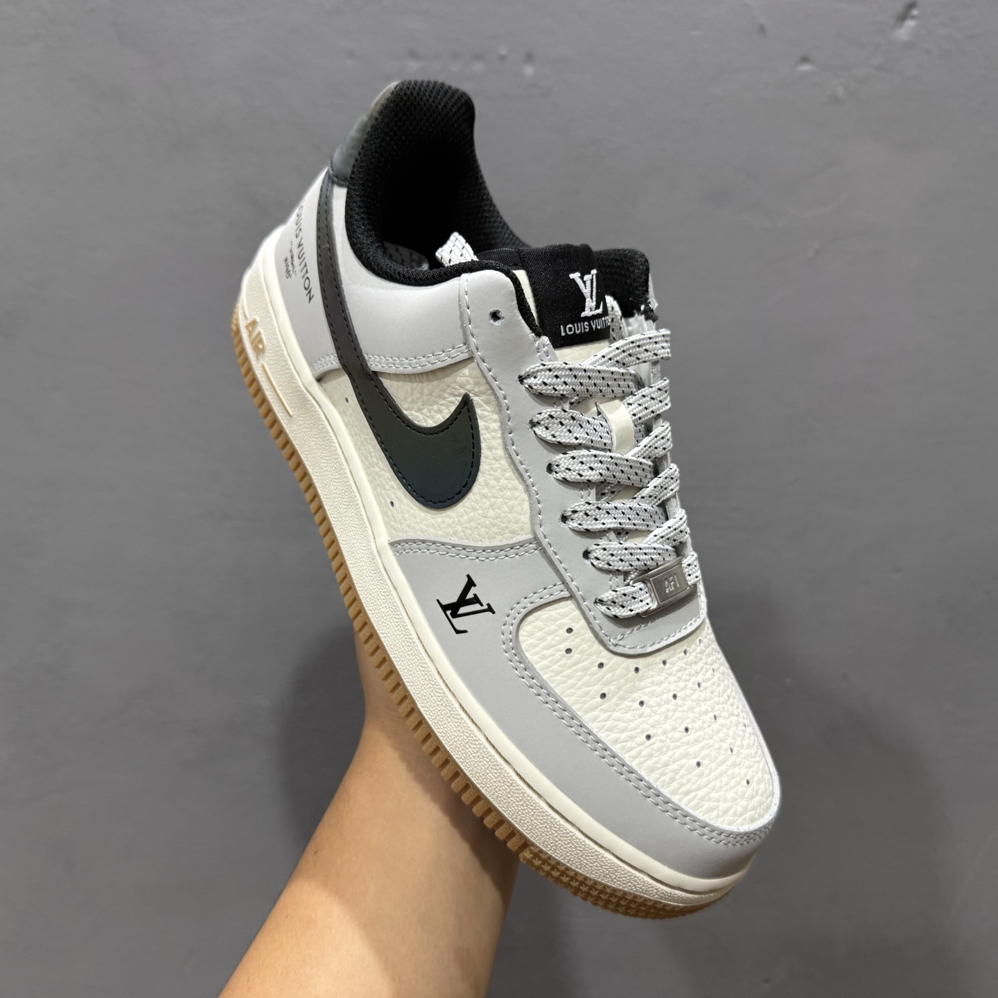 250 Nike Air Force 1‘07 Low LV联名 灰白镭射渐变 空军一号低帮休闲板鞋 LW9279-020