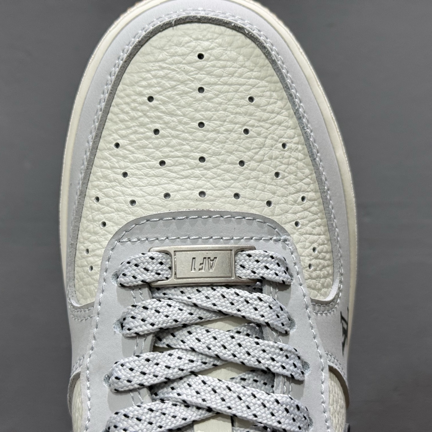 250 Nike Air Force 1‘07 Low LV联名 灰白镭射渐变 空军一号低帮休闲板鞋 LW9279-020