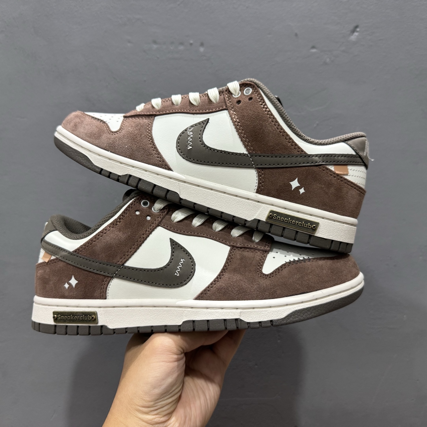 280 Labubu x Nike Dunk Low 栗子可可 此款采用经典 Dunk Low 廓形 GW0620-112