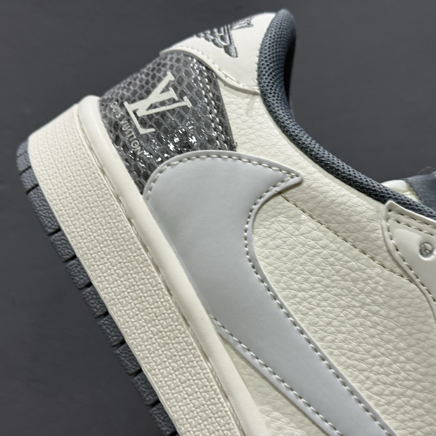 280 Travis Scott x Fragment Design x Air Jordan 1 Low OG SP AJ1 乔1 LV联名 蛇纹灰 低帮文化休闲板鞋 XS7089-619
