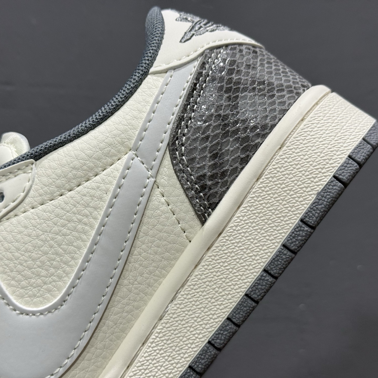 280 Travis Scott x Fragment Design x Air Jordan 1 Low OG SP AJ1 乔1 LV联名 蛇纹灰 低帮文化休闲板鞋 XS7089-619