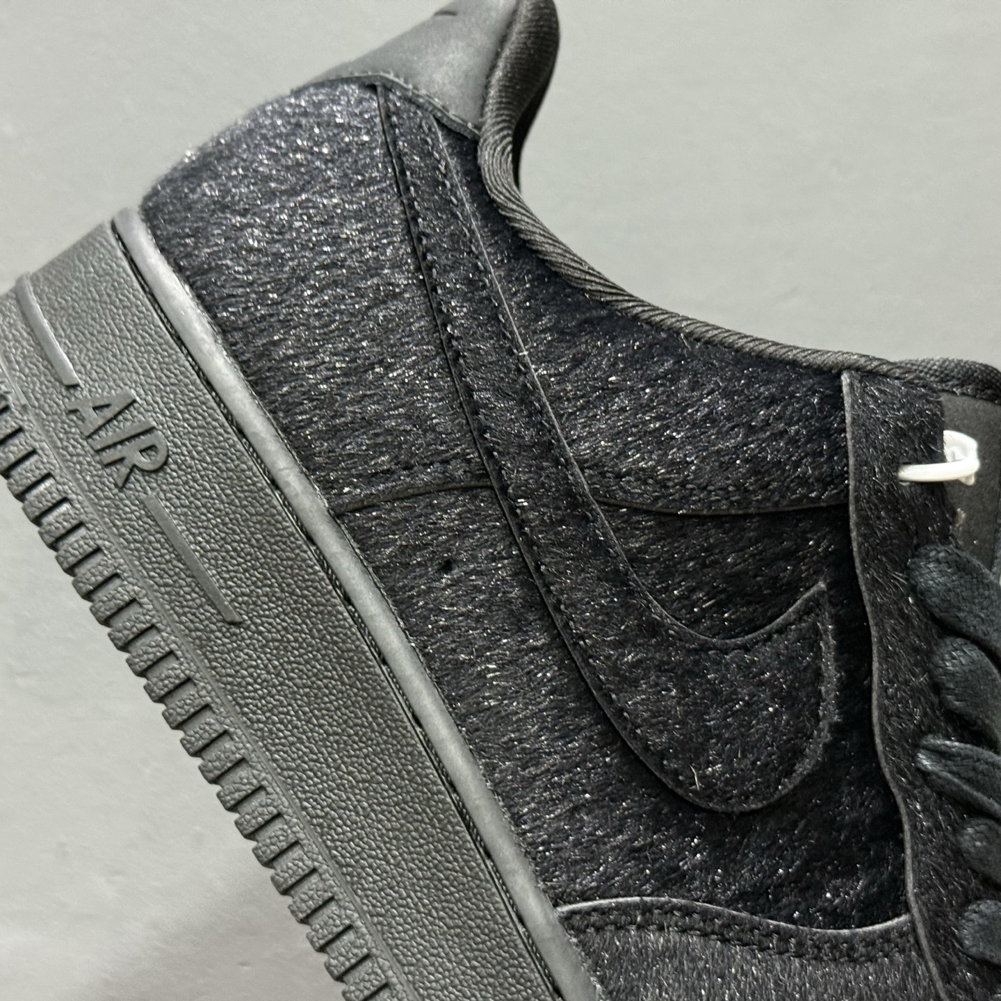 200 Nike Air Force 1 Low 黑绒毛 II7398-001