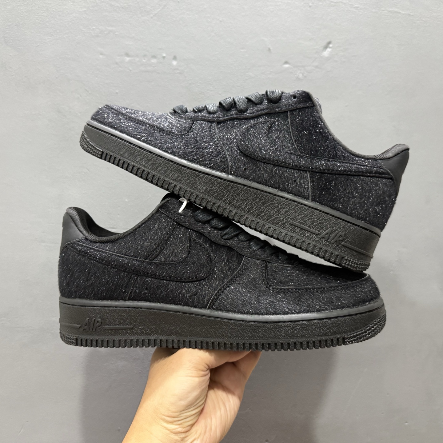200 Nike Air Force 1 Low 黑绒毛 II7398-001