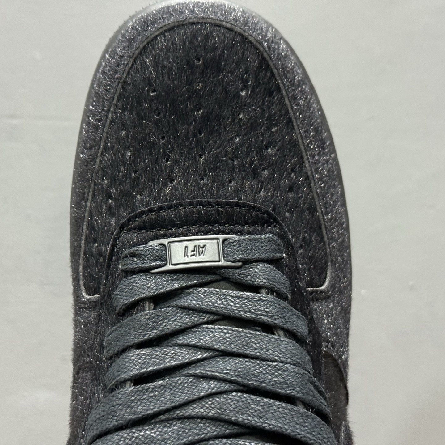 200 Nike Air Force 1 Low 黑绒毛 II7398-001