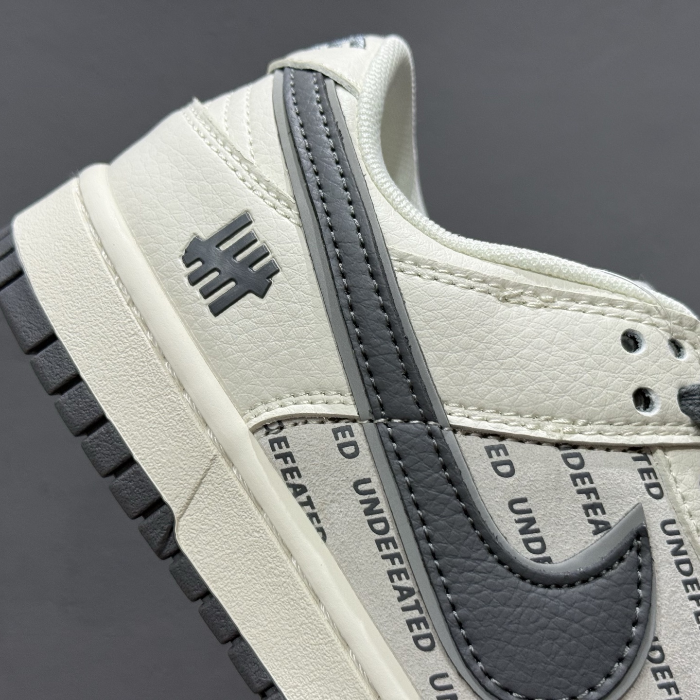 200 Nike SB Dunk Low“ UN联名——英文米灰底” 周年高端定制 低帮休闲板鞋 XX2026-679