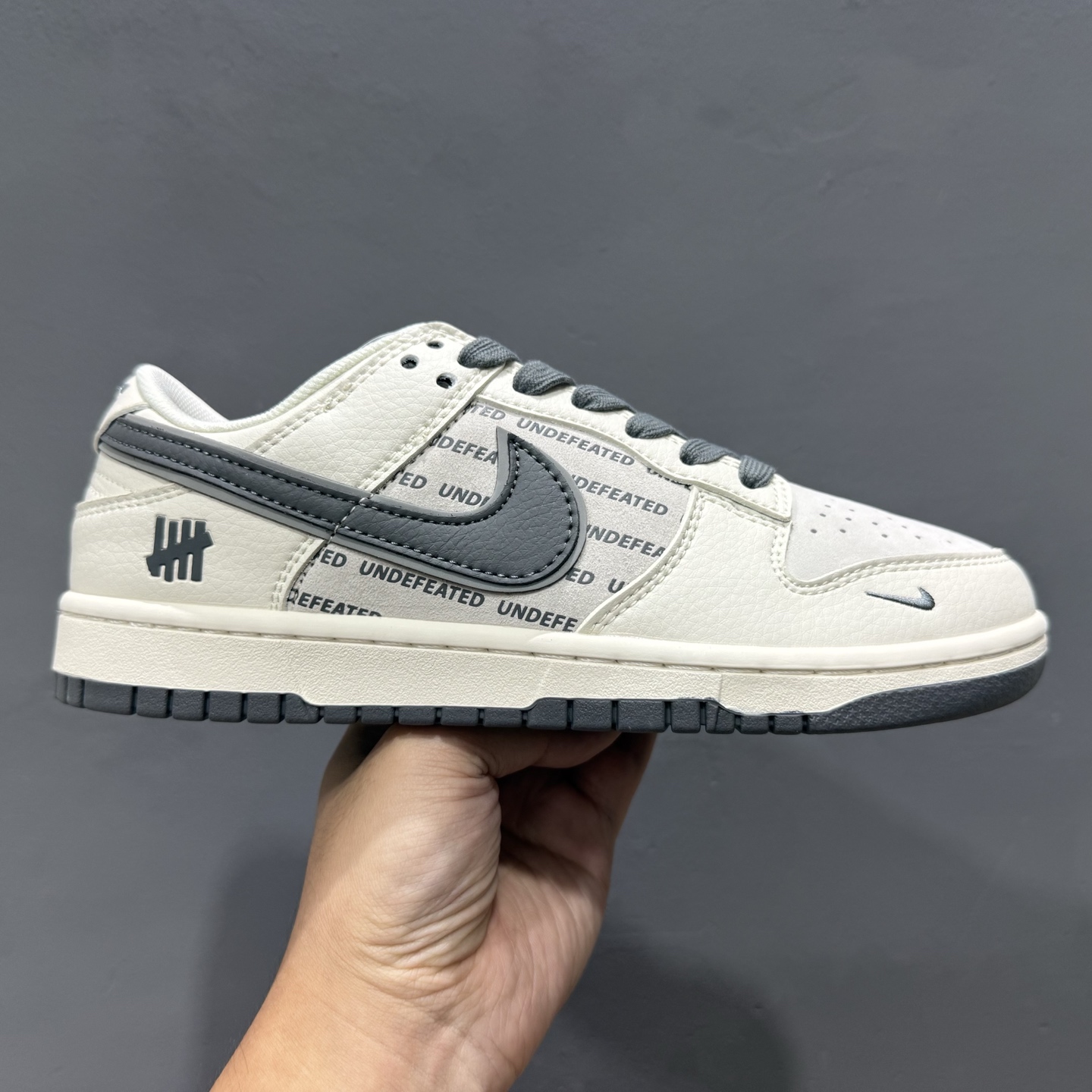 200 Nike SB Dunk Low“ UN联名——英文米灰底” 周年高端定制 低帮休闲板鞋 XX2026-679