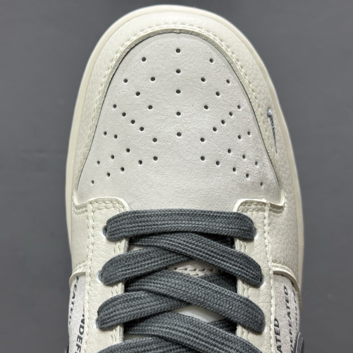 200 Nike SB Dunk Low“ UN联名——英文米灰底” 周年高端定制 低帮休闲板鞋 XX2026-679