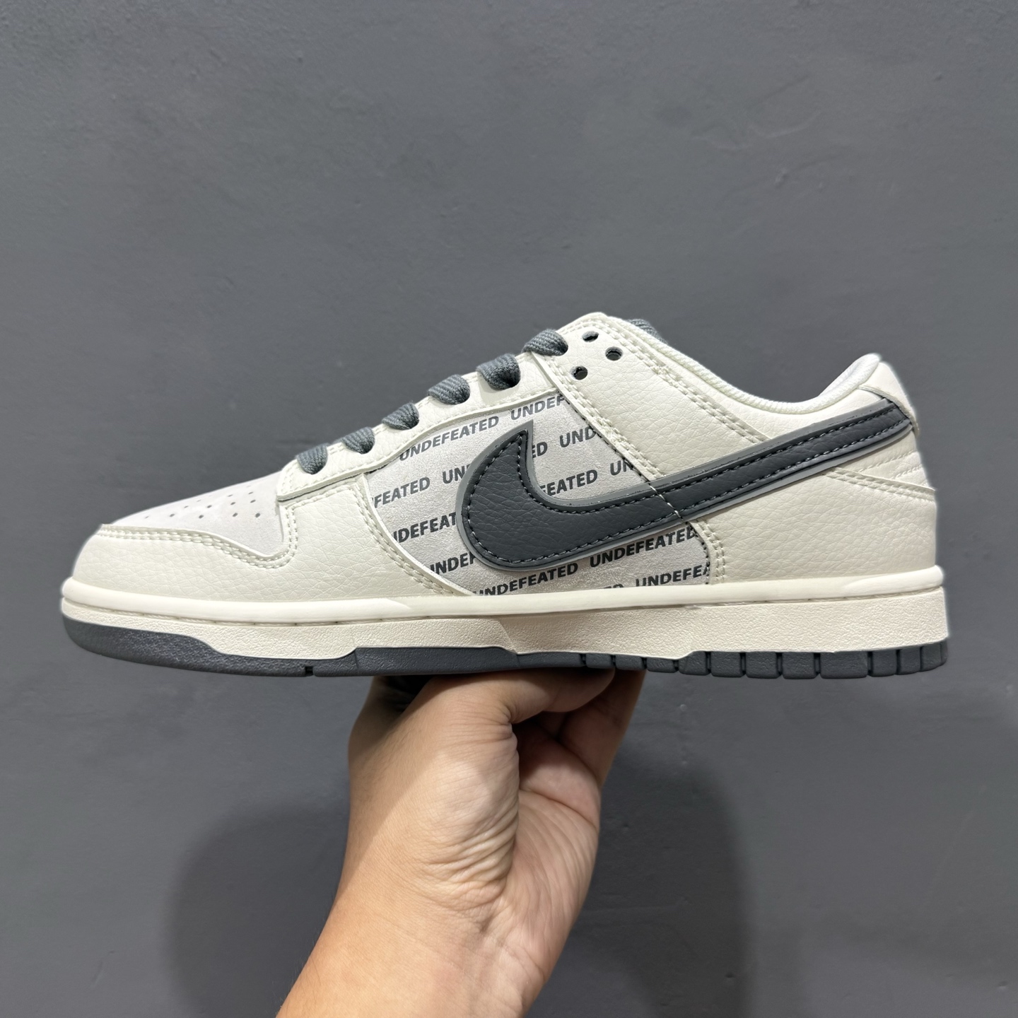 200 Nike SB Dunk Low“ UN联名——英文米灰底” 周年高端定制 低帮休闲板鞋 XX2026-679
