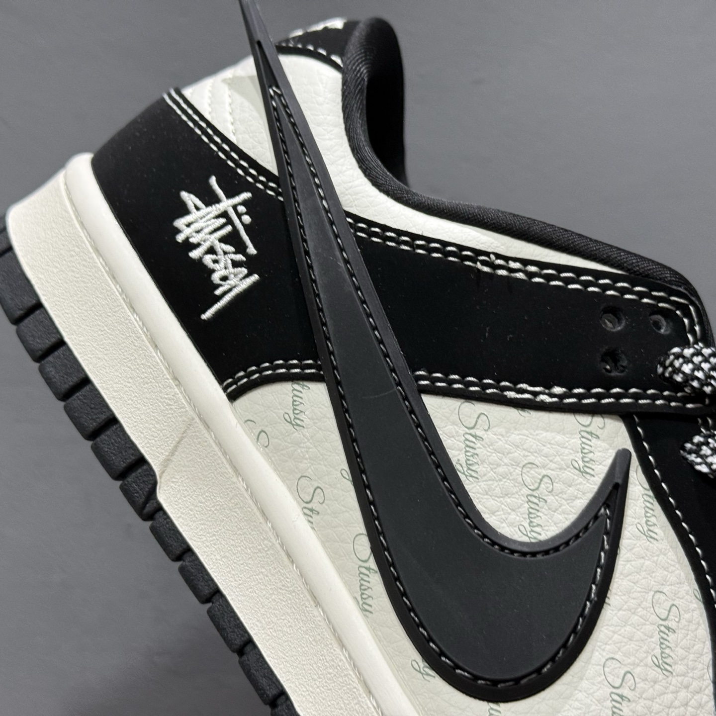 200 Nike SB Dunk Low &AMBUSH&斯图西联名——黑线” 周年高端定制 低帮休闲板鞋 XX2025-358