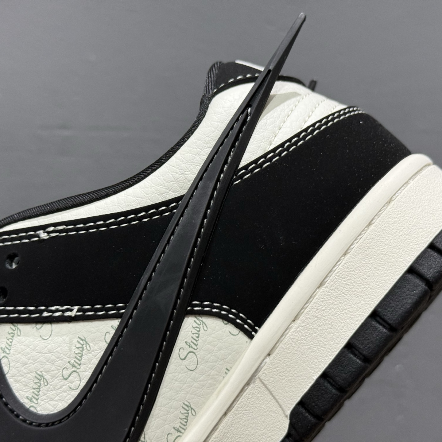 200 Nike SB Dunk Low &AMBUSH&斯图西联名——黑线” 周年高端定制 低帮休闲板鞋 XX2025-358