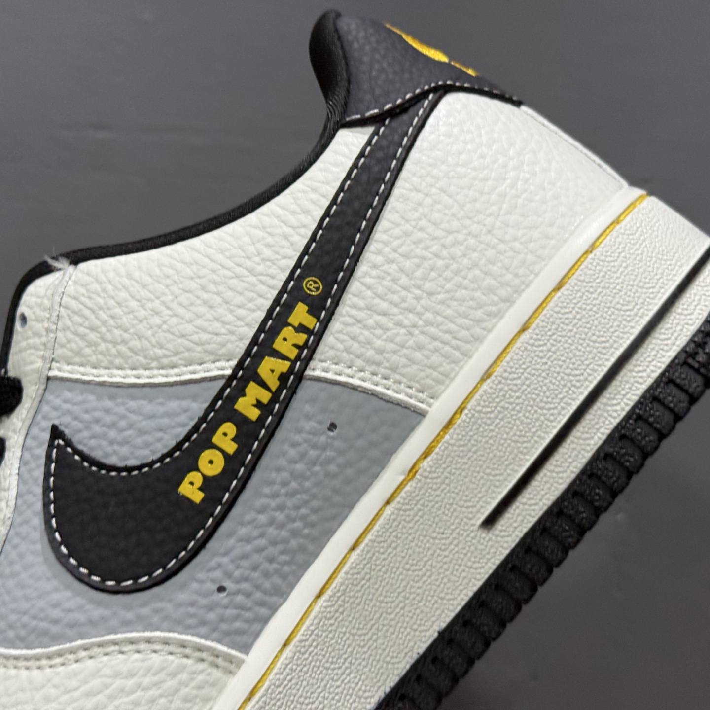 260 POP MART x NIke Air Force 1 白灰黑金 SC0601-564