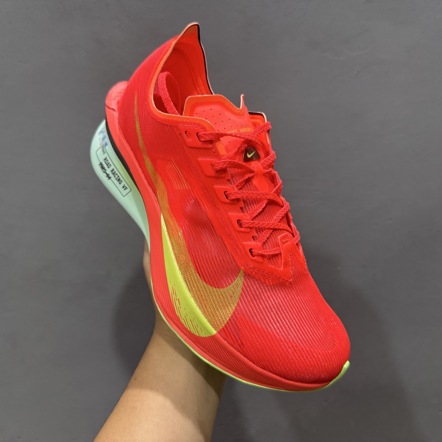200 Nike ZoomX Vaporfly NEXT%4 马拉松系列公路竞速超轻缓震跑步鞋 HF6414-600
