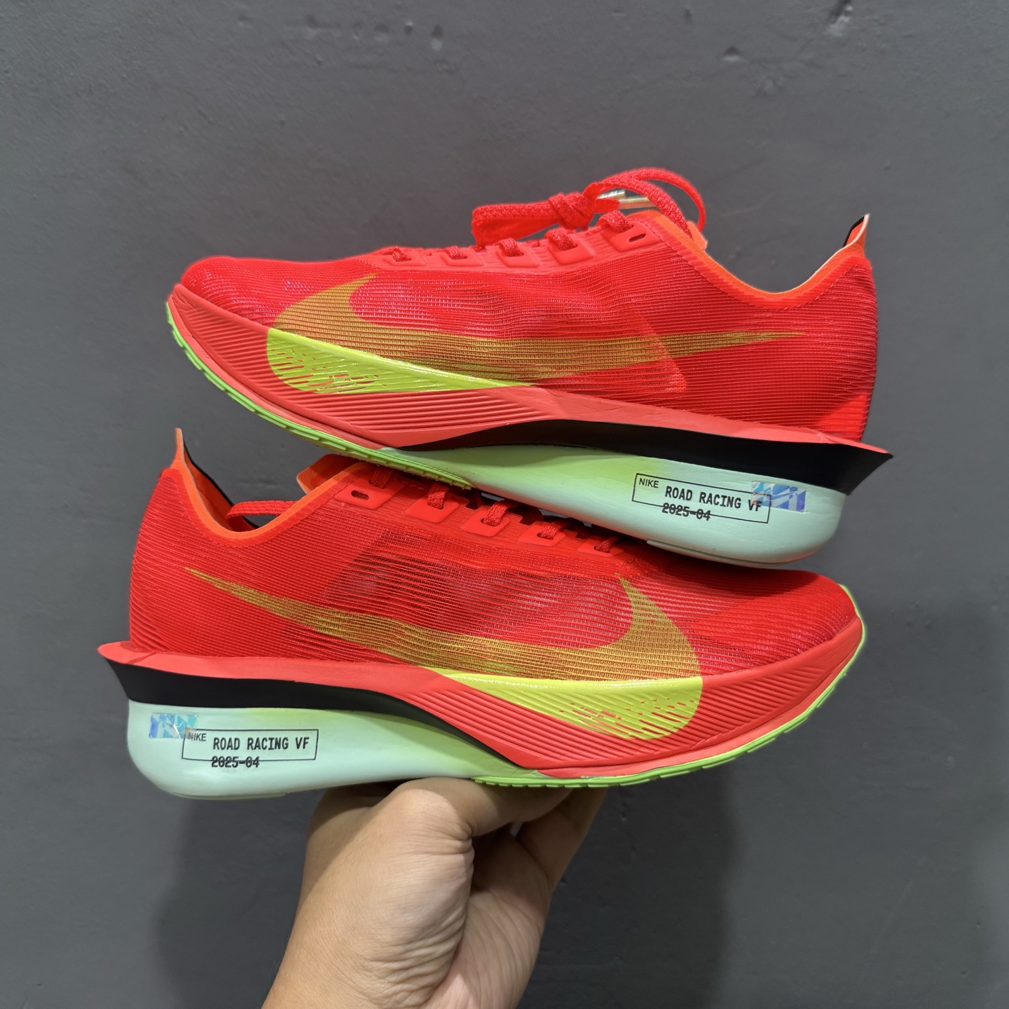 200 Nike ZoomX Vaporfly NEXT%4 马拉松系列公路竞速超轻缓震跑步鞋 HF6414-600