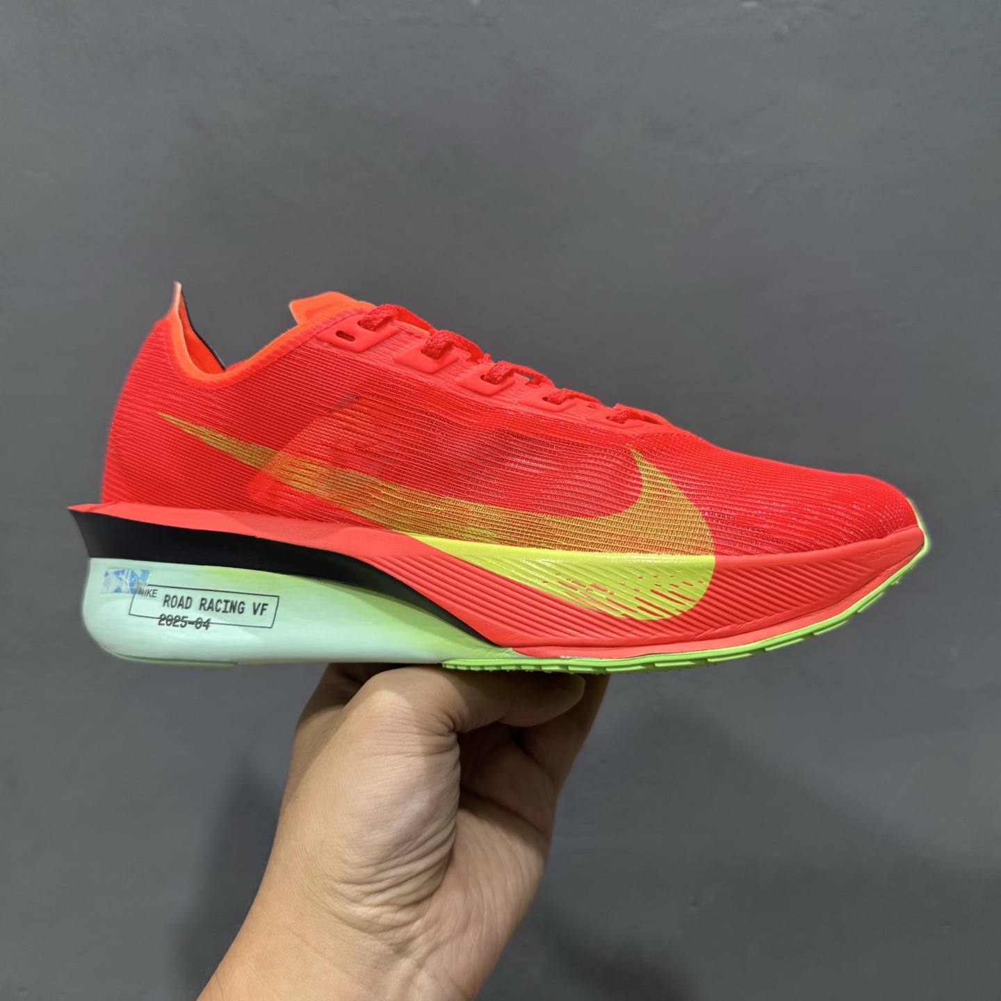 200 Nike ZoomX Vaporfly NEXT%4 马拉松系列公路竞速超轻缓震跑步鞋 HF6414-600