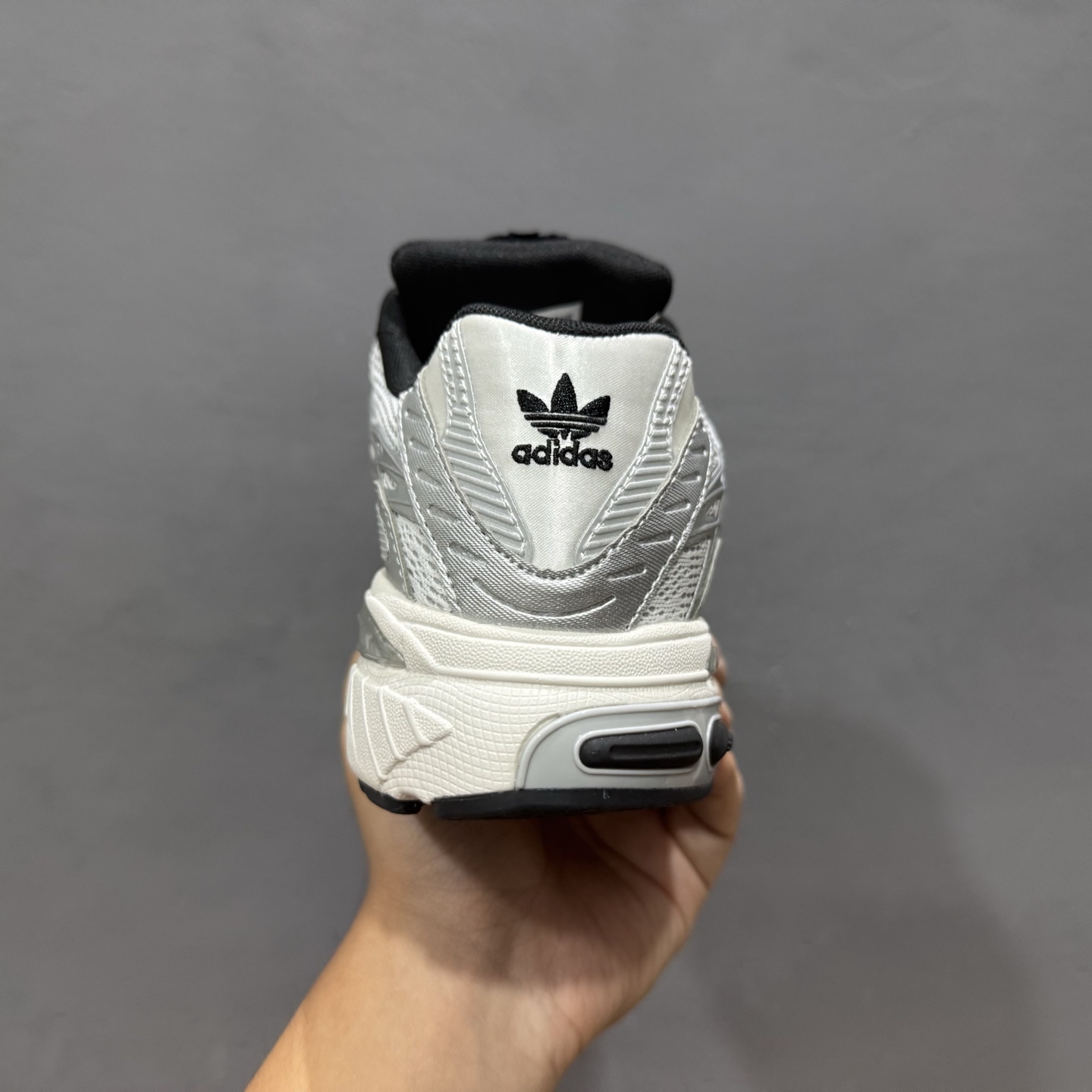 240 Unheardof x adidas originals Adistar Cushion 3 银白 IH5928