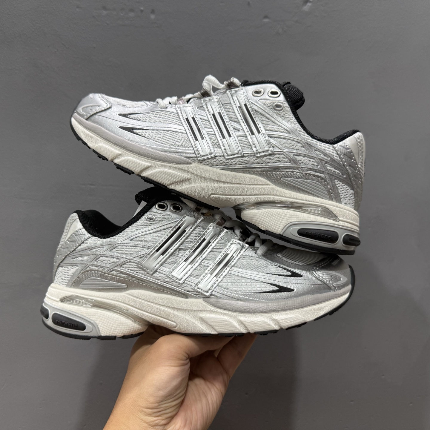 240 Unheardof x adidas originals Adistar Cushion 3 银白 IH5928
