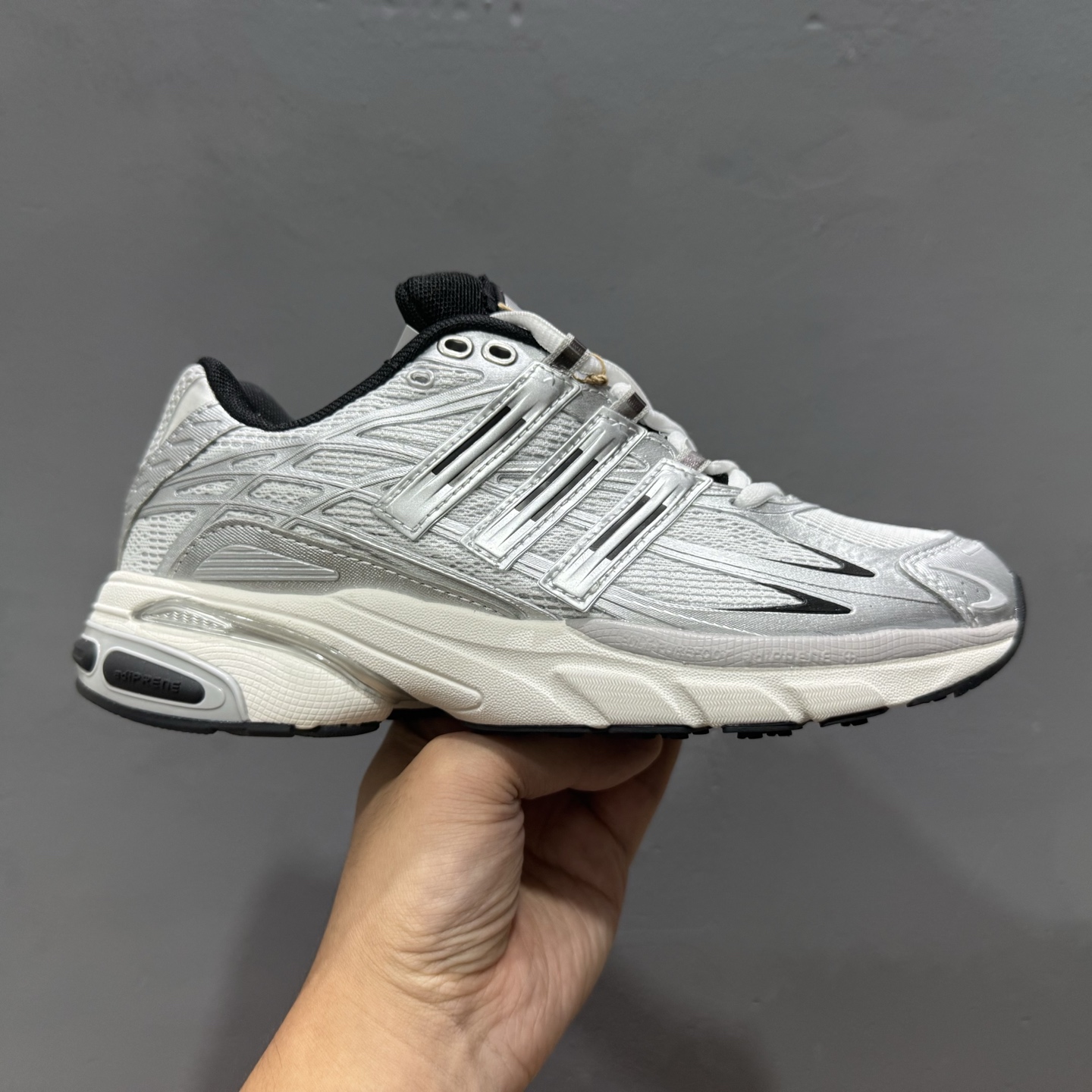 240 Unheardof x adidas originals Adistar Cushion 3 银白 IH5928