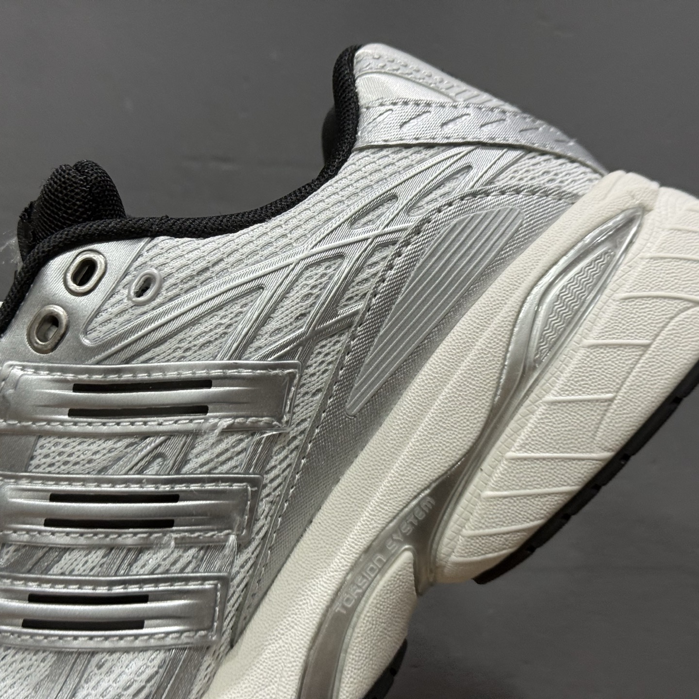240 Unheardof x adidas originals Adistar Cushion 3 银白 IH5928