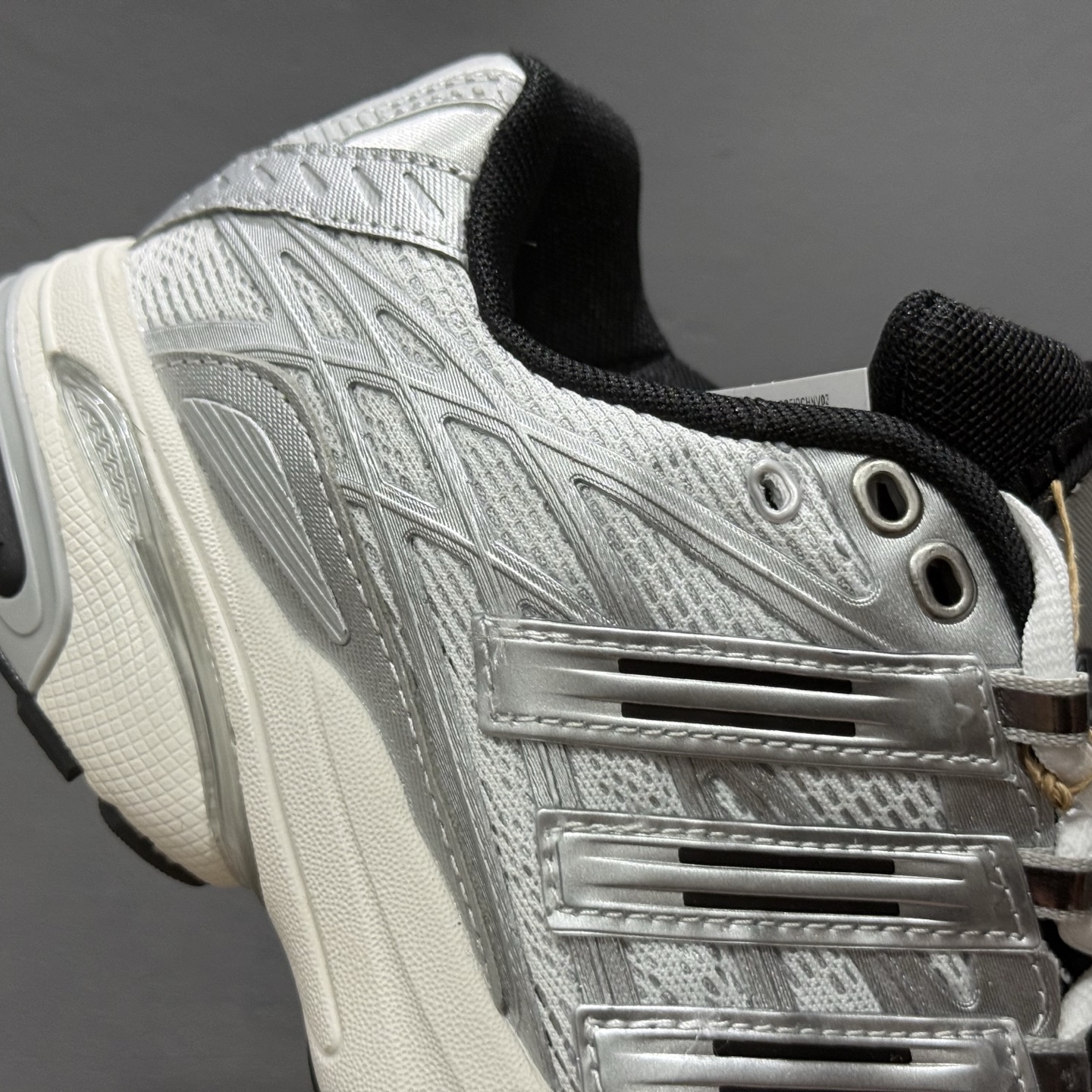 240 Unheardof x adidas originals Adistar Cushion 3 银白 IH5928