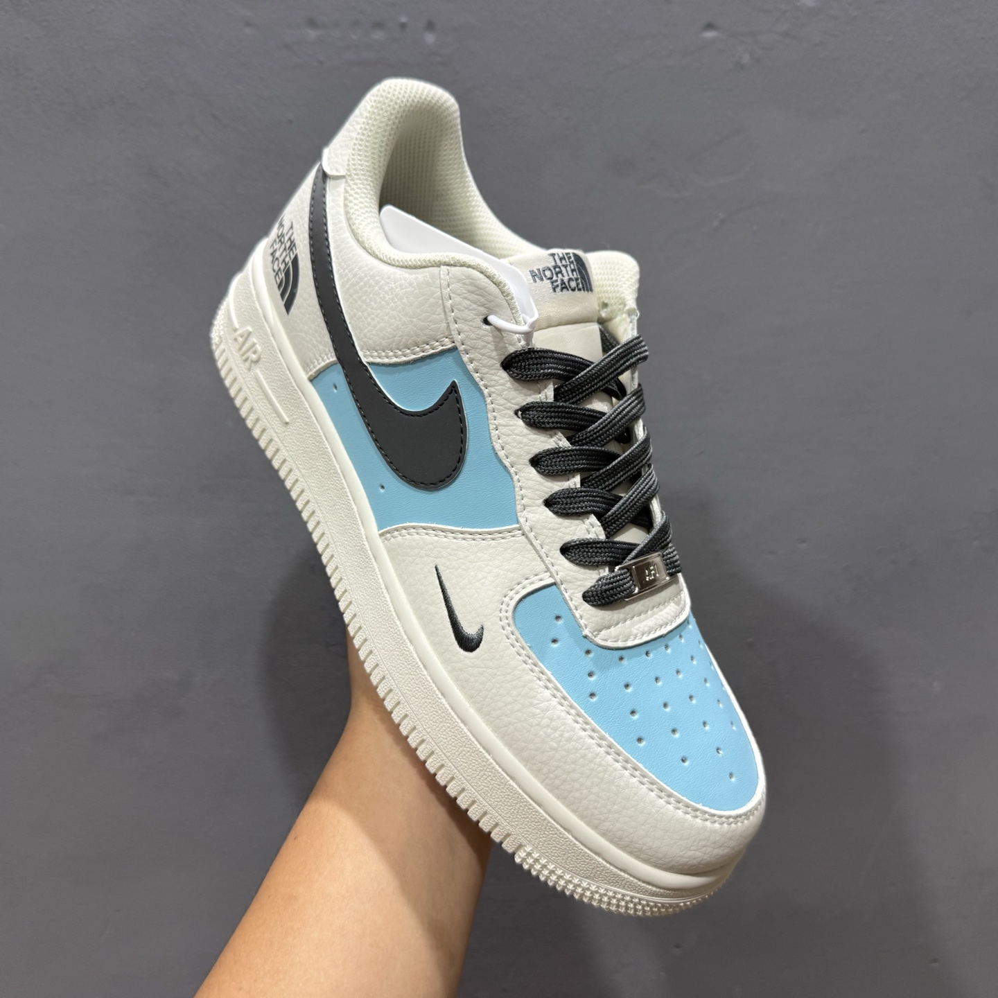 ￥260 Nike Air Force 1'07 Low 北面联名 米浅蓝灰勾 空军一号定制休闲板鞋 CS5288-026