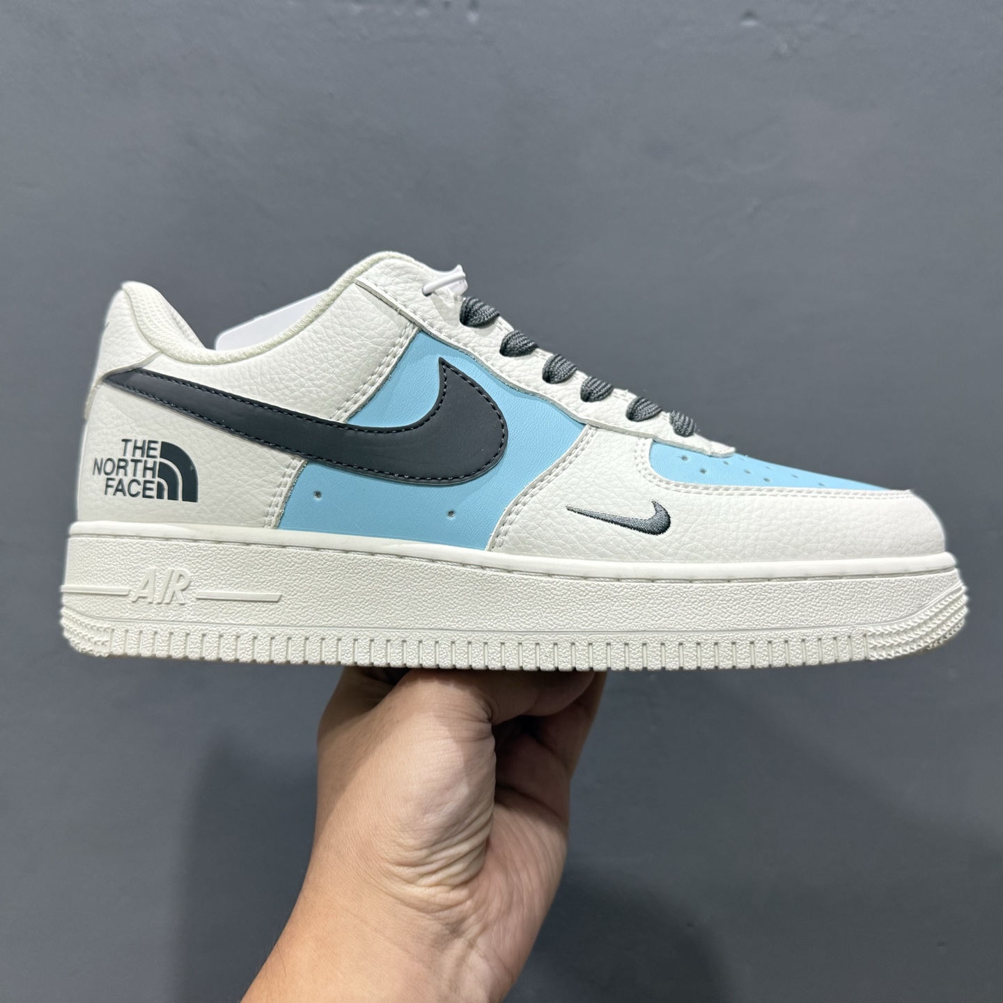 ￥260 Nike Air Force 1'07 Low 北面联名 米浅蓝灰勾 空军一号定制休闲板鞋 CS5288-026