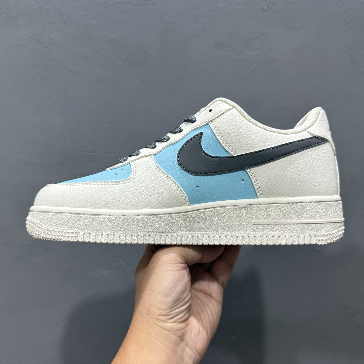 ￥260 Nike Air Force 1'07 Low 北面联名 米浅蓝灰勾 空军一号定制休闲板鞋 CS5288-026