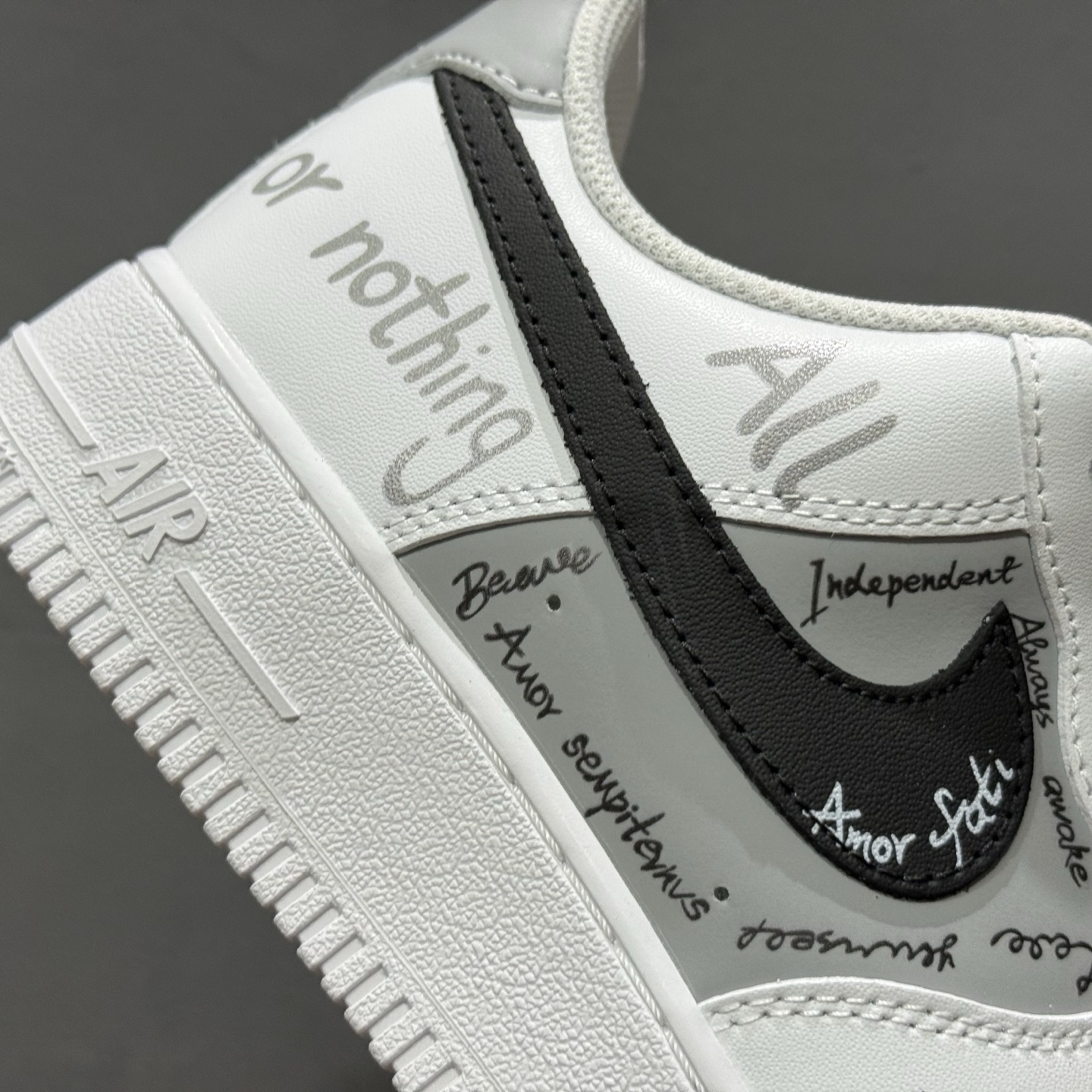 ￥260 Nike Air Force 1'07 Low 定制白 空军一号定制休闲板鞋 ZH0316-087