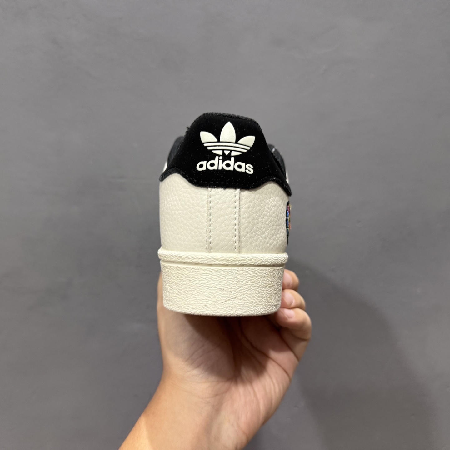 240 Adidas Originals Superstar 联名款贝壳头 AD8020