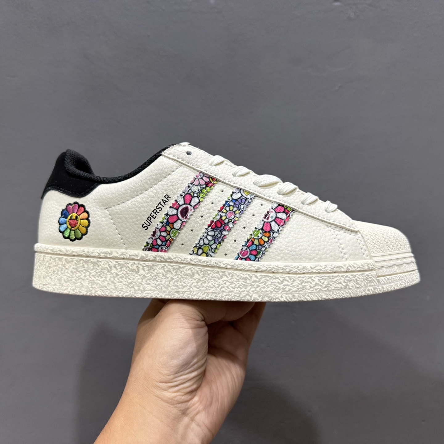 240 Adidas Originals Superstar 联名款贝壳头 AD8020