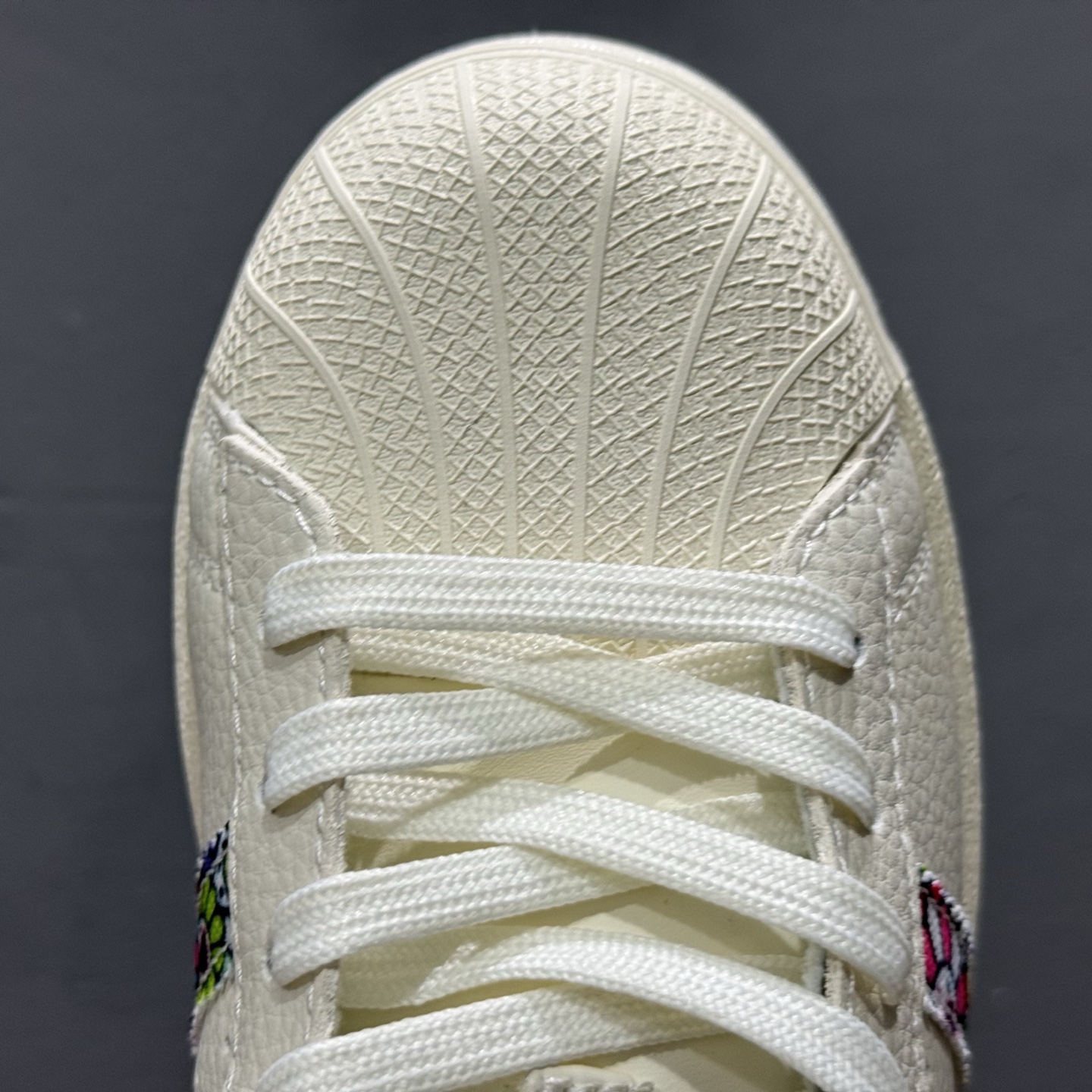 240 Adidas Originals Superstar 联名款贝壳头 AD8020