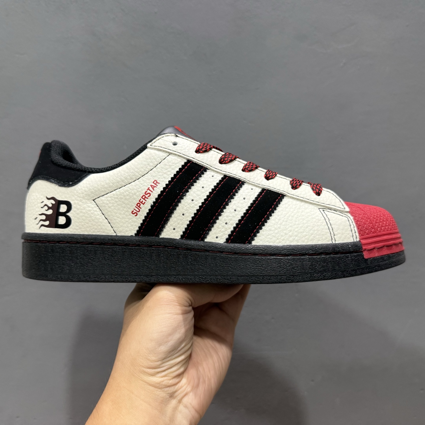 240 Adidas Originals Superstar 联名款贝壳头 AD8021
