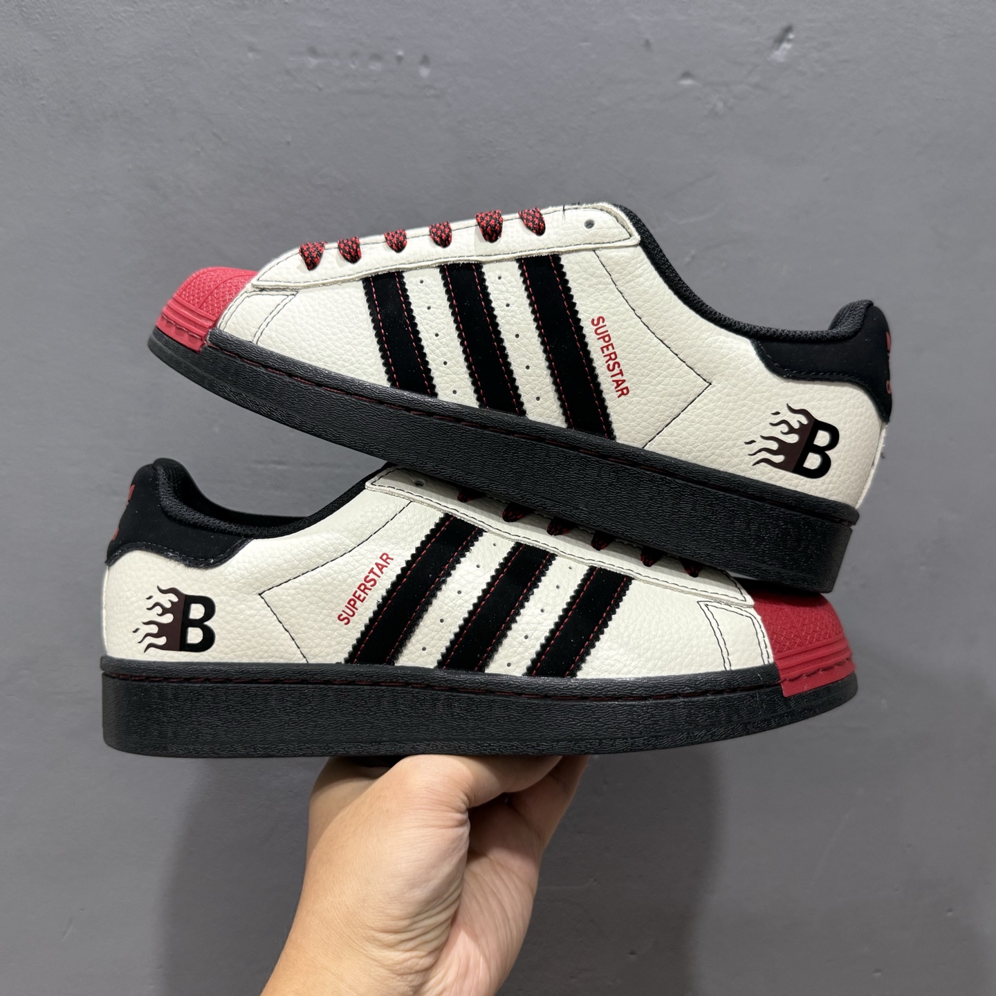 240 Adidas Originals Superstar 联名款贝壳头 AD8021