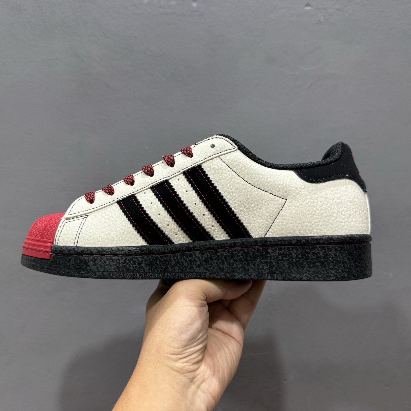 240 Adidas Originals Superstar 联名款贝壳头 AD8021