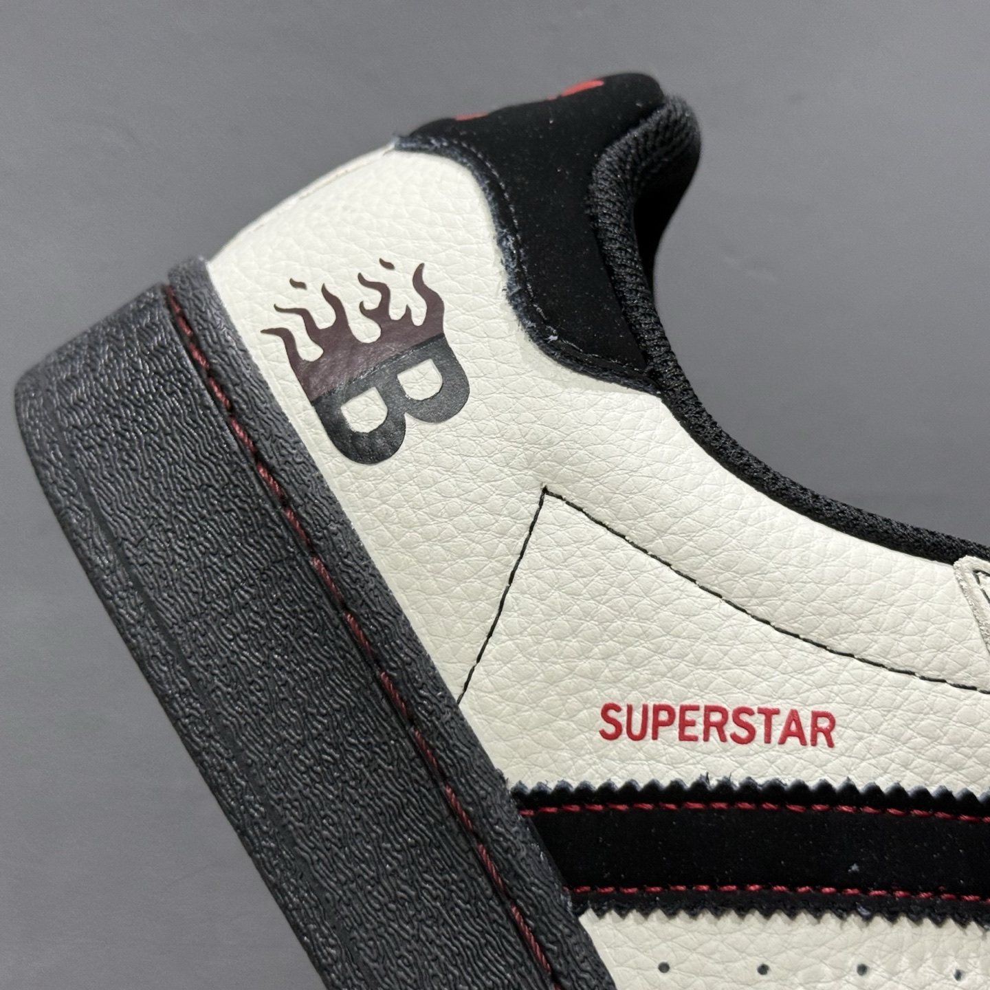 240 Adidas Originals Superstar 联名款贝壳头 AD8021