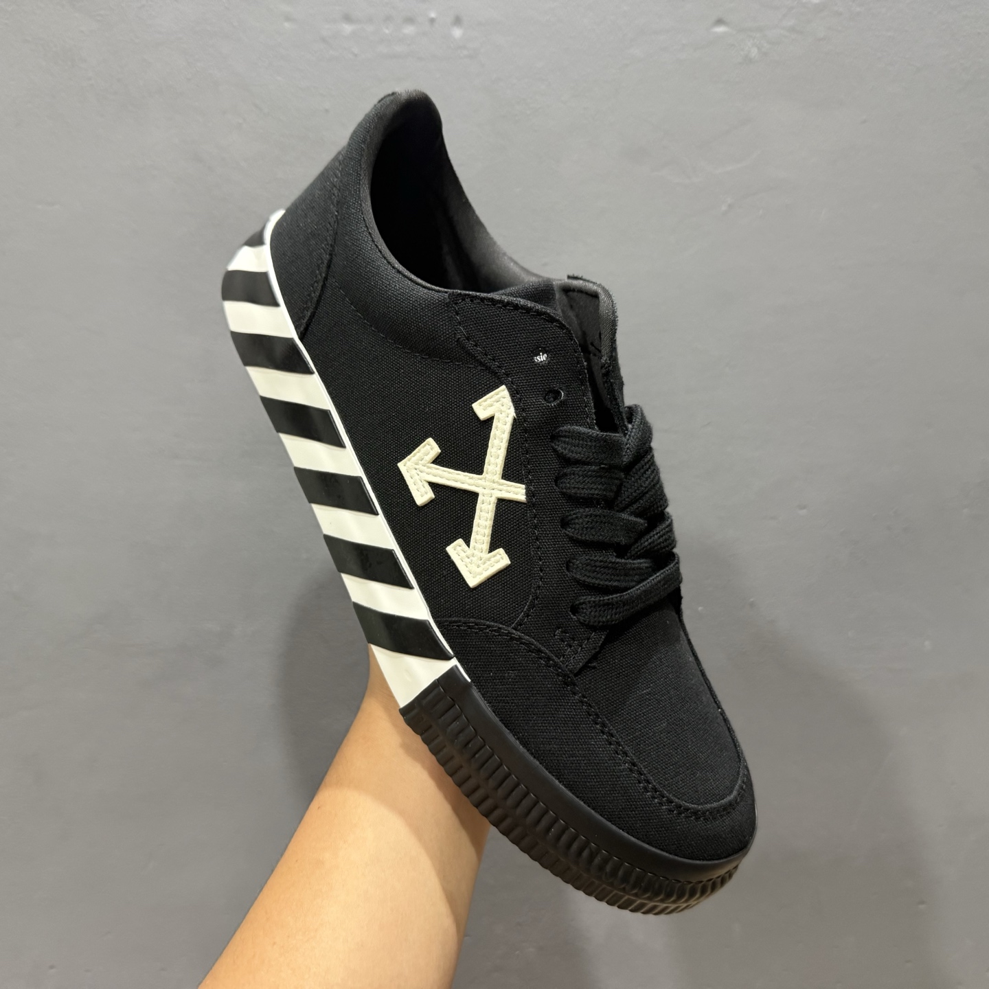 200 Off-White Virgil Abloh 帆布低帮休闲时尚板鞋