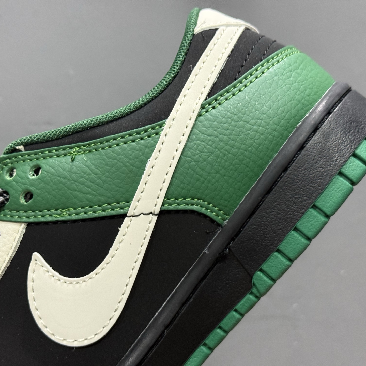 Bape x Nike Dunk Low 米黑绿双勾 QW5836-015