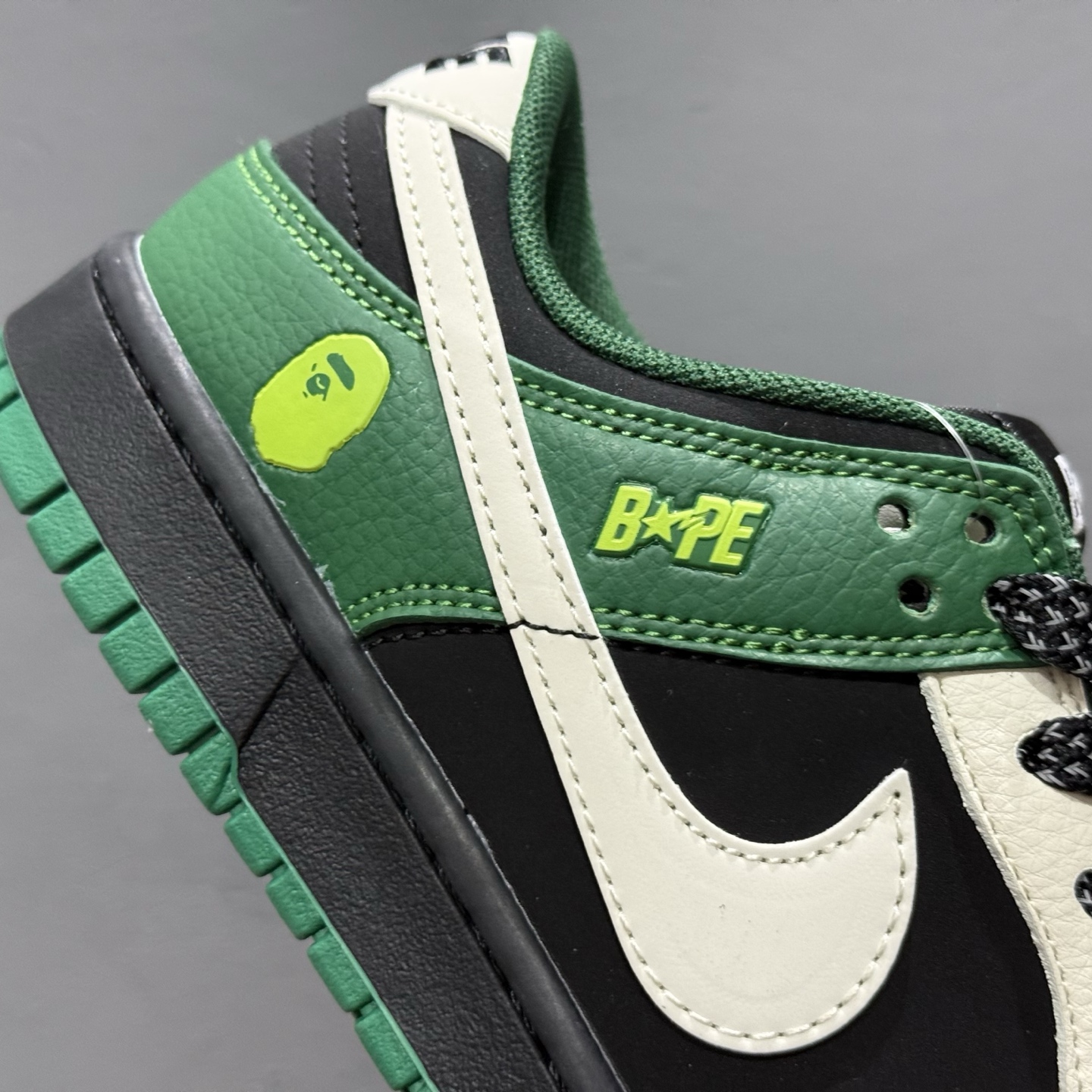Bape x Nike Dunk Low 米黑绿双勾 QW5836-015