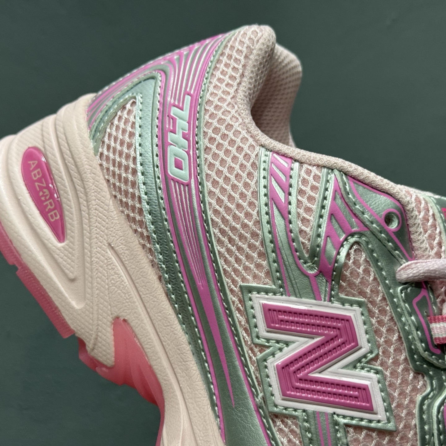 ￥180 New Balance 740系列复古老爹风休闲运动慢跑鞋 U740AP2