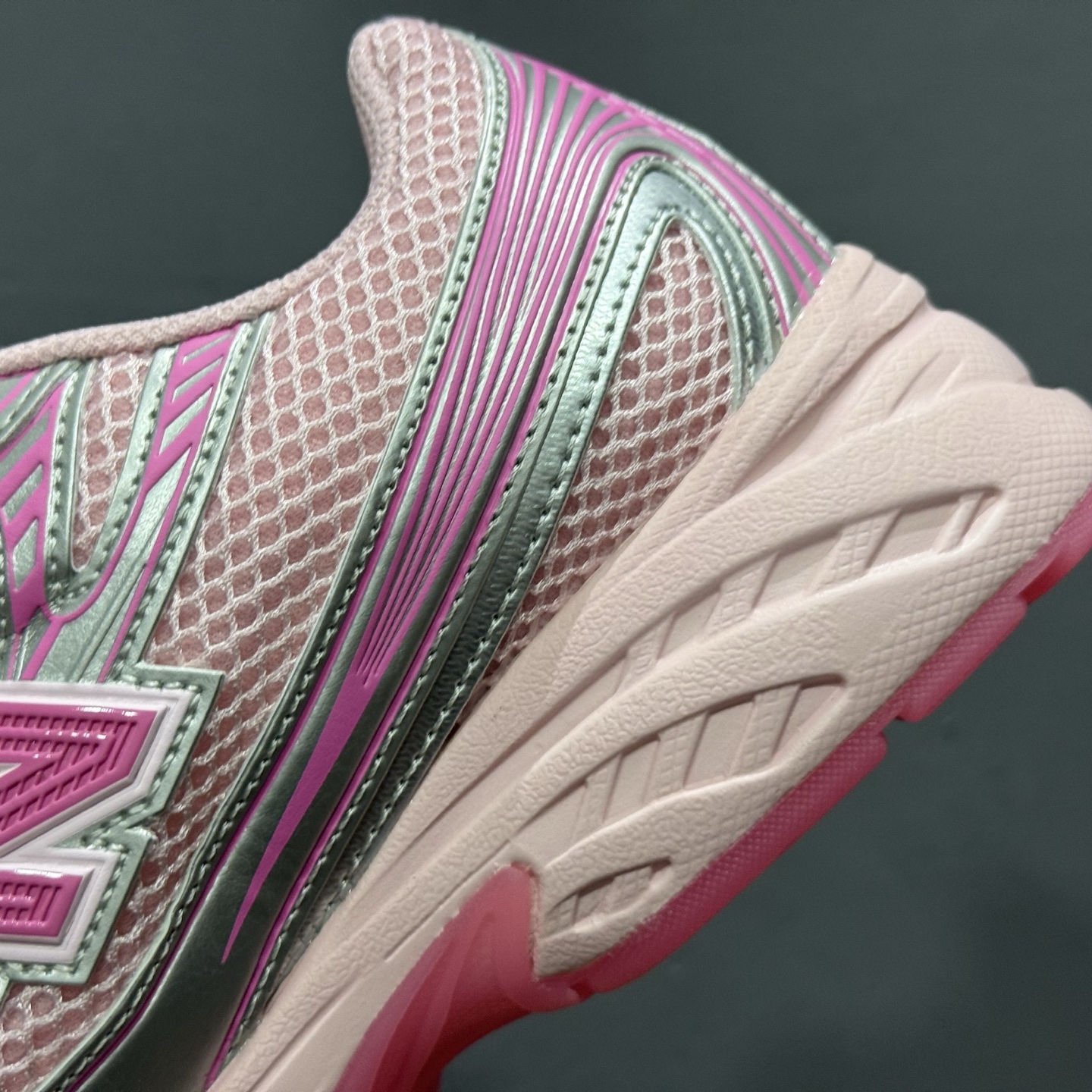 ￥180 New Balance 740系列复古老爹风休闲运动慢跑鞋 U740AP2