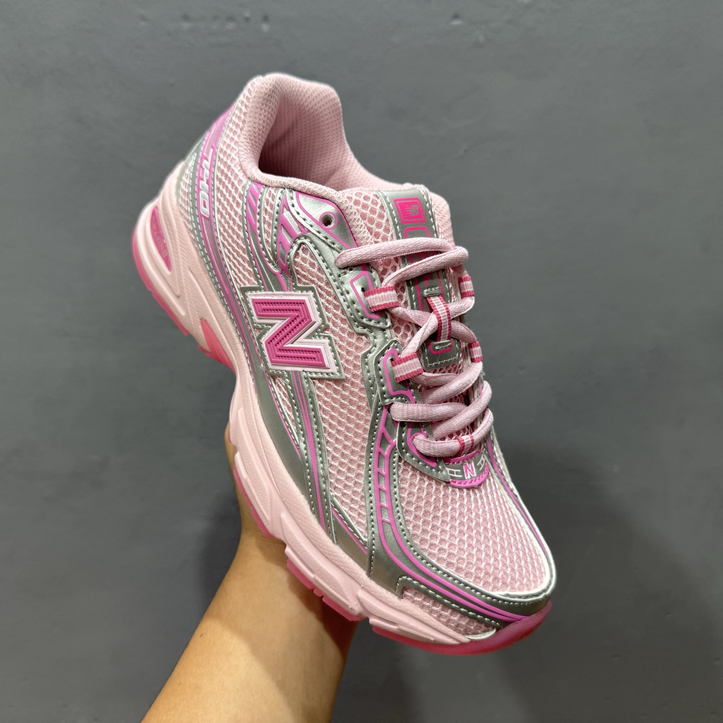 ￥180 New Balance 740系列复古老爹风休闲运动慢跑鞋 U740AP2