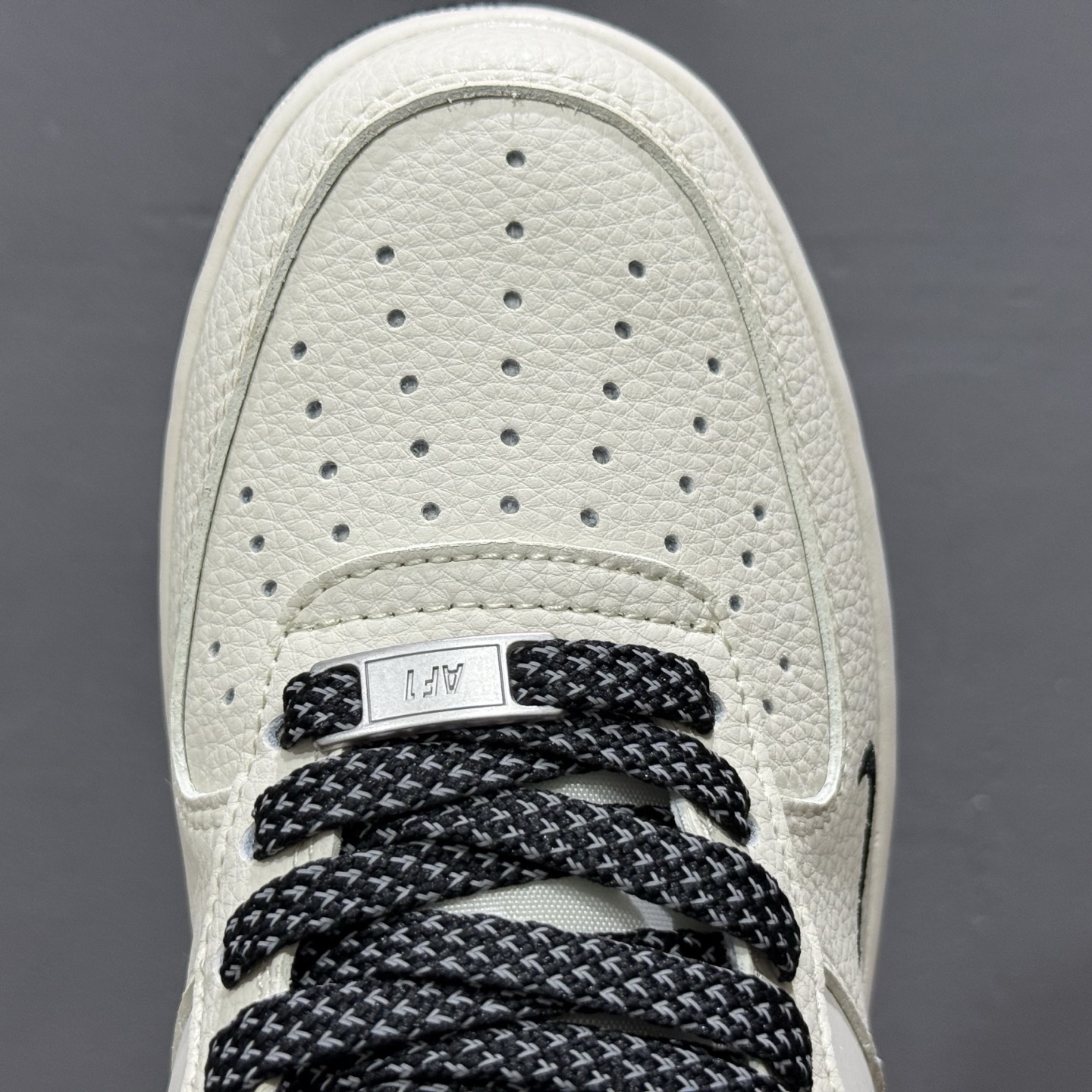 ￥260 Nike Air Force 1'07 Low 耐克树纹经典黑 空军一号定制休闲板鞋 SM6668-105