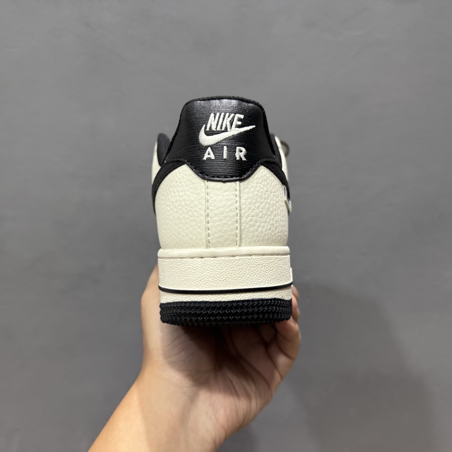 ￥260 Nike Air Force 1'07 Low 耐克树纹经典黑 空军一号定制休闲板鞋 SM6668-105