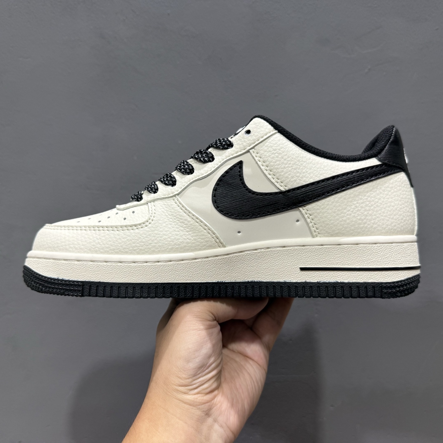 ￥260 Nike Air Force 1'07 Low 耐克树纹经典黑 空军一号定制休闲板鞋 SM6668-105