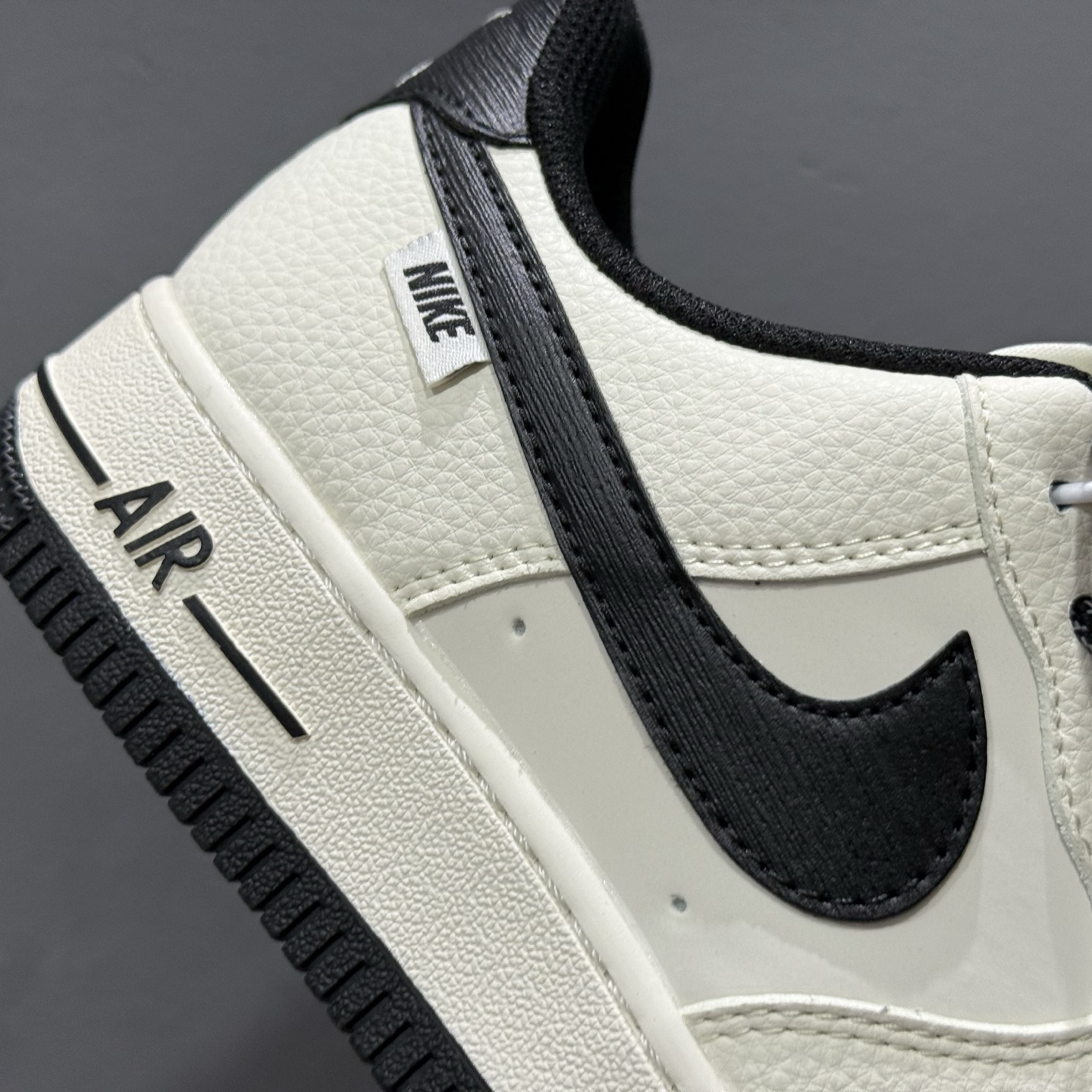 ￥260 Nike Air Force 1'07 Low 耐克树纹经典黑 空军一号定制休闲板鞋 SM6668-105