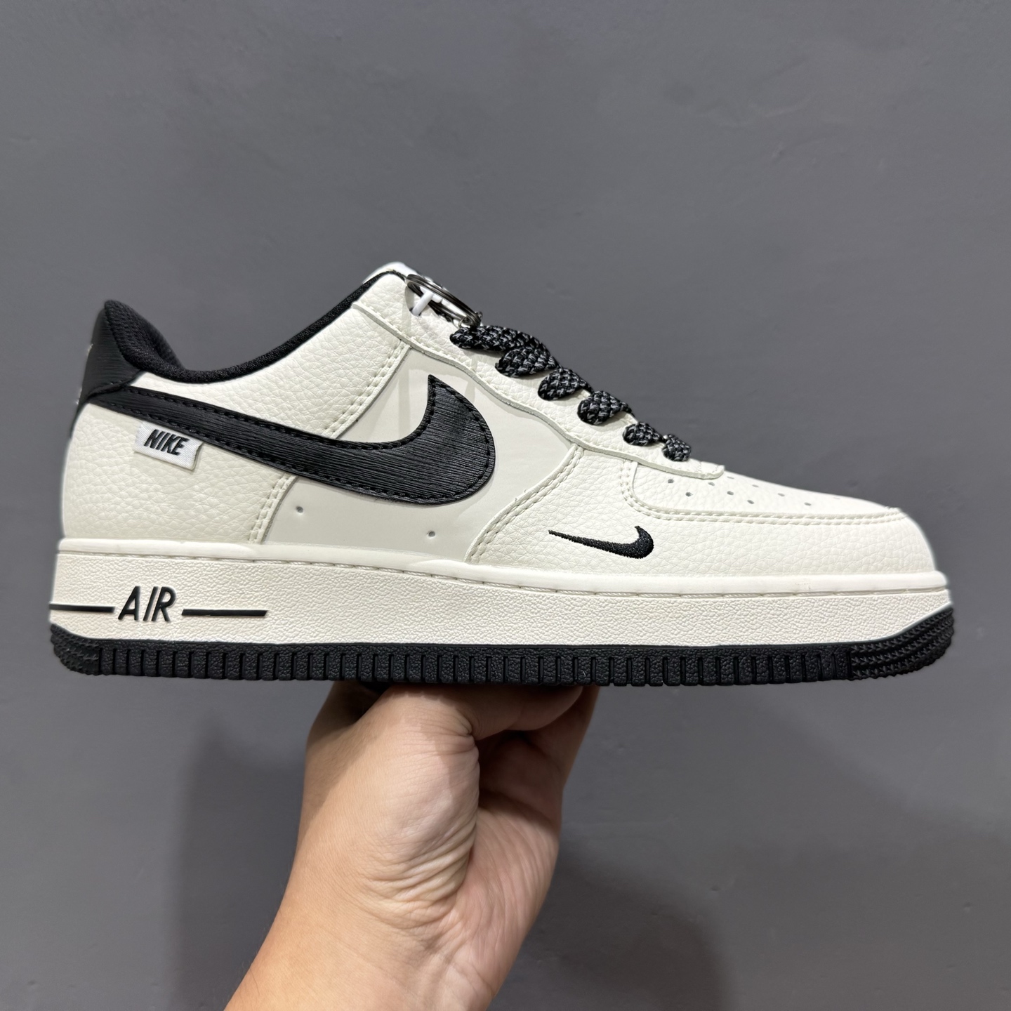 ￥260 Nike Air Force 1'07 Low 耐克树纹经典黑 空军一号定制休闲板鞋 SM6668-105