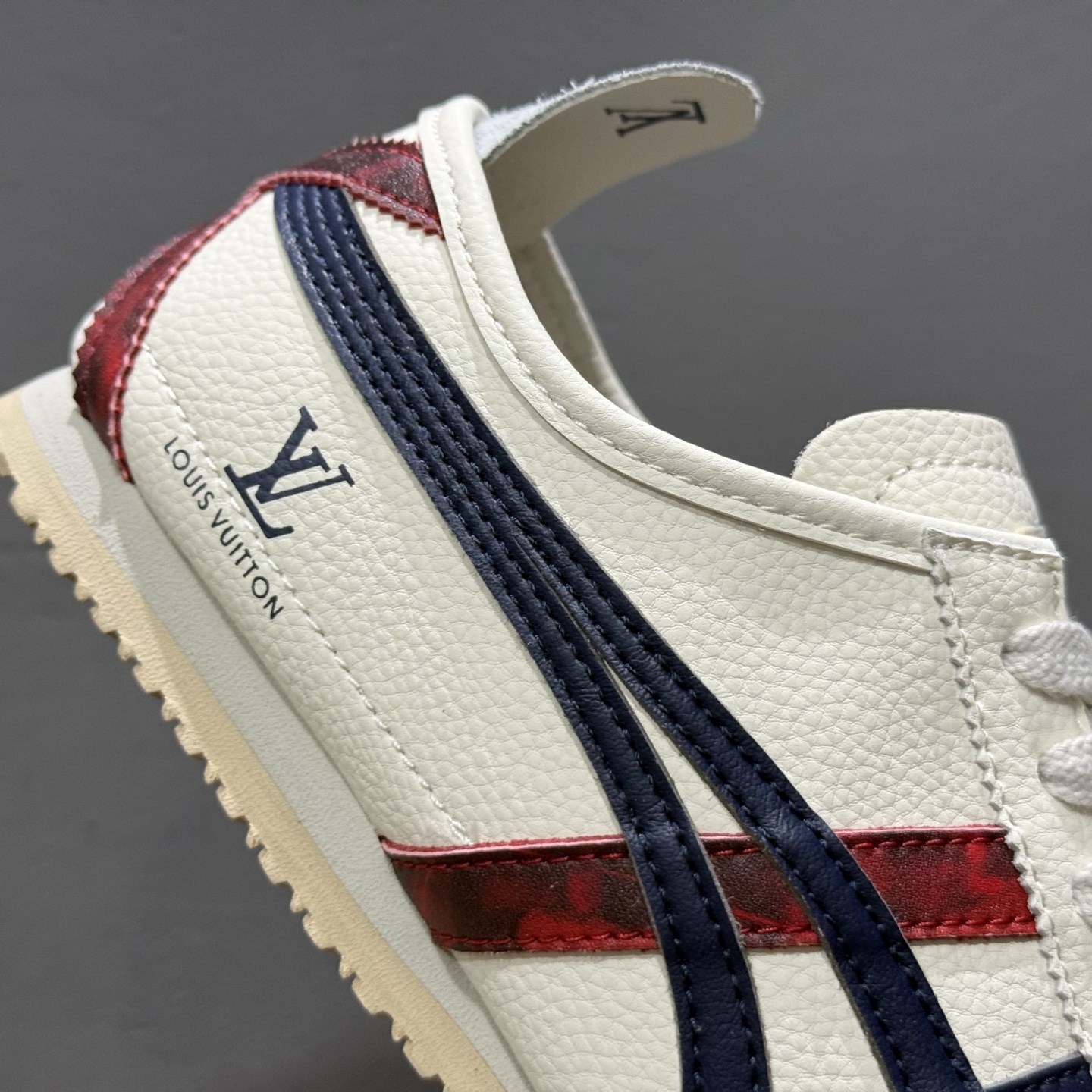 240 OnitsukaTiger 鬼冢虎 LV联名 低帮运动休闲鞋 藏蓝银撞色条纹配色 DL408-145