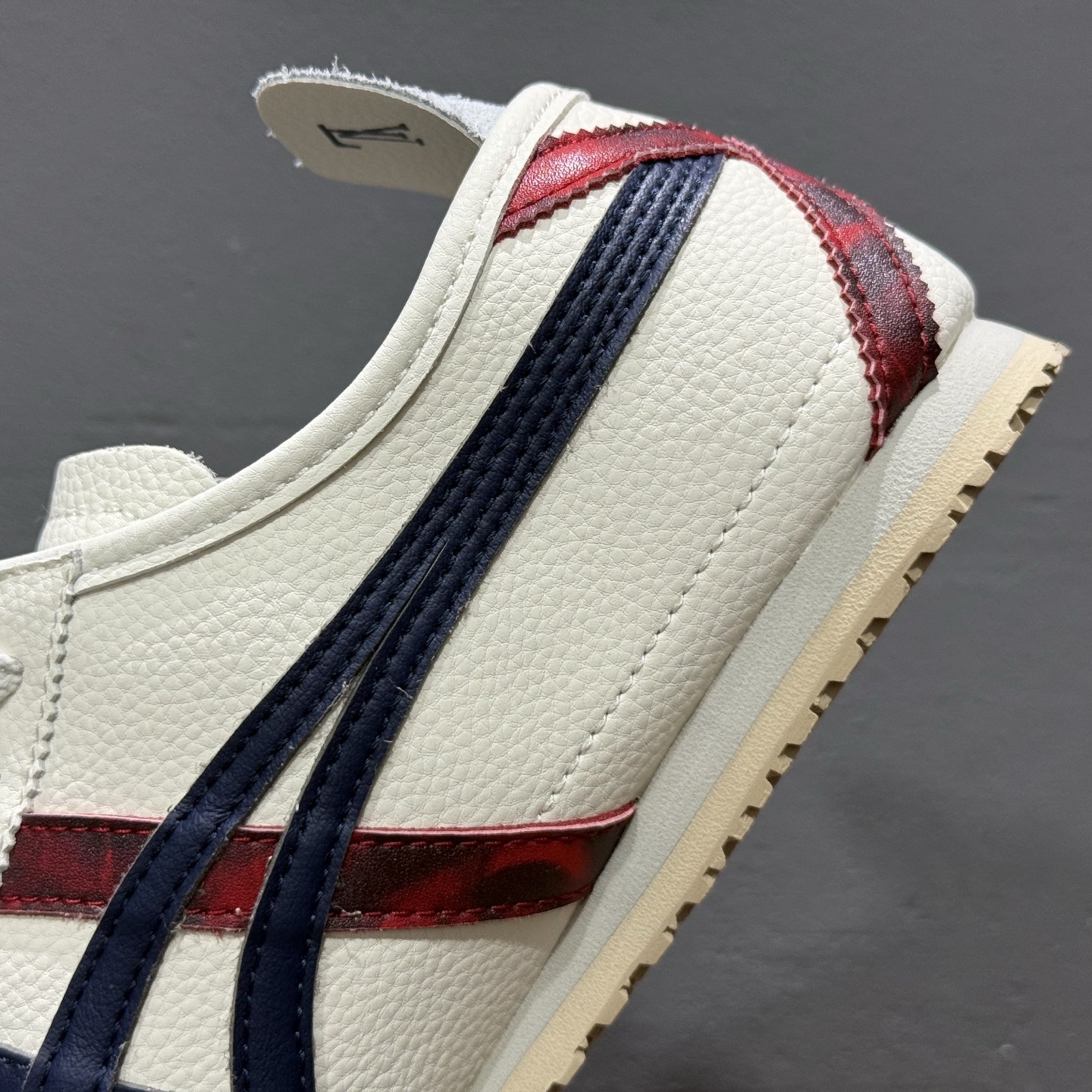 240 OnitsukaTiger 鬼冢虎 LV联名 低帮运动休闲鞋 藏蓝银撞色条纹配色 DL408-145