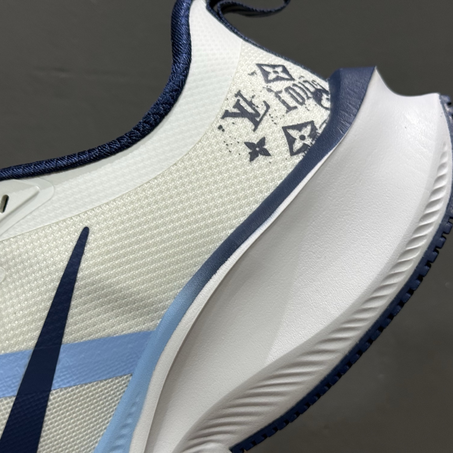 海外限售，国内首发 NIKE耐克 2025全新概念-超跑透气网面鞋训练跑步鞋Plus Zoomx 中底 超级飞马全新升级-LV联名系列 CK4318-159